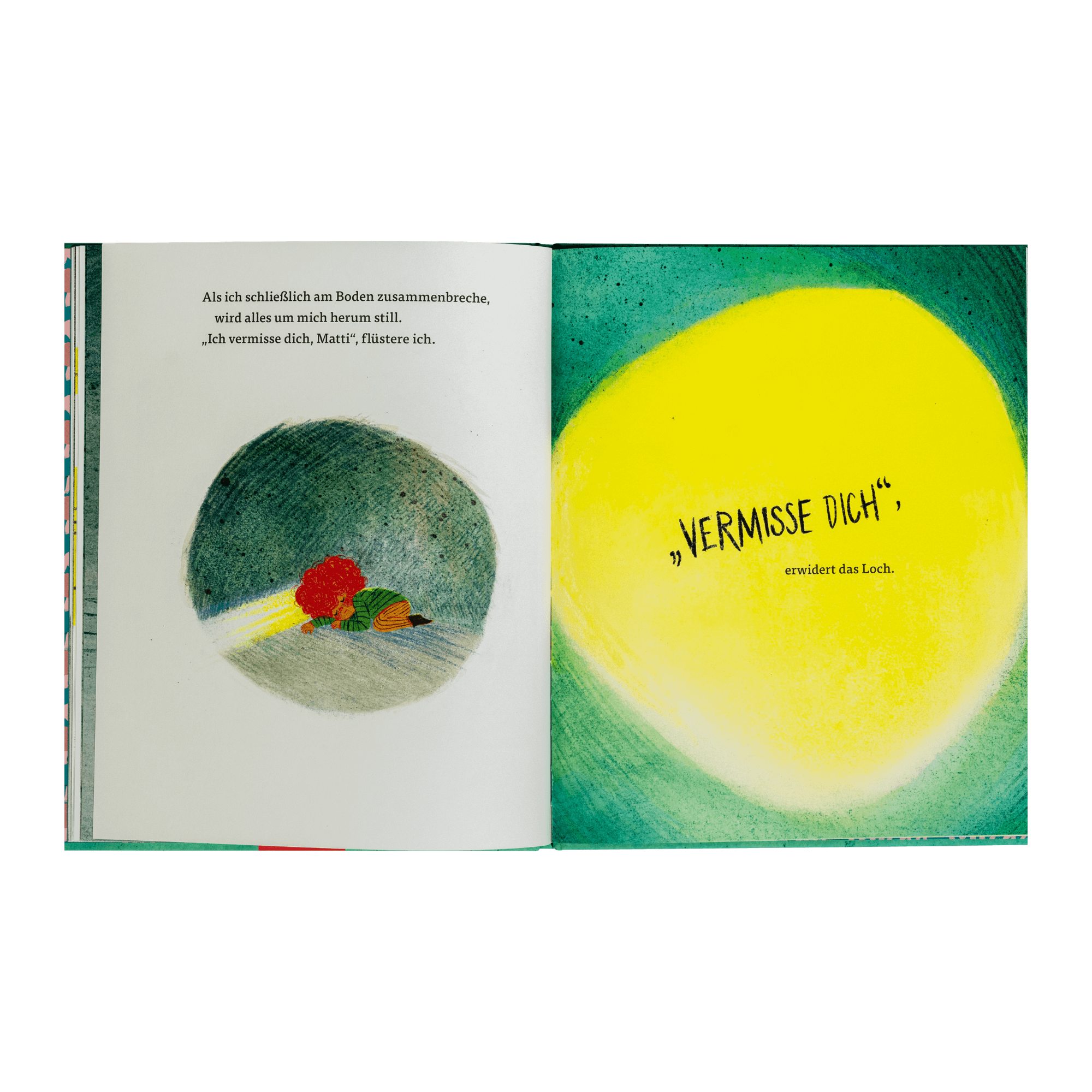 Doppelseite aus dem Kinderbuch „Das Loch“ von Lindsay Bonilla: Links liegt ein Kind mit roten Locken zusammengerollt auf dem Boden, umgeben von einem dunklen, grauen Kreis – eine Darstellung von Trauer. Rechts dominiert ein leuchtend gelber Kreis mit dem Text: „‚VERMISSE DICH‘, erwidert das Loch.“ Der Moment ist still und gefühlvoll inszeniert.