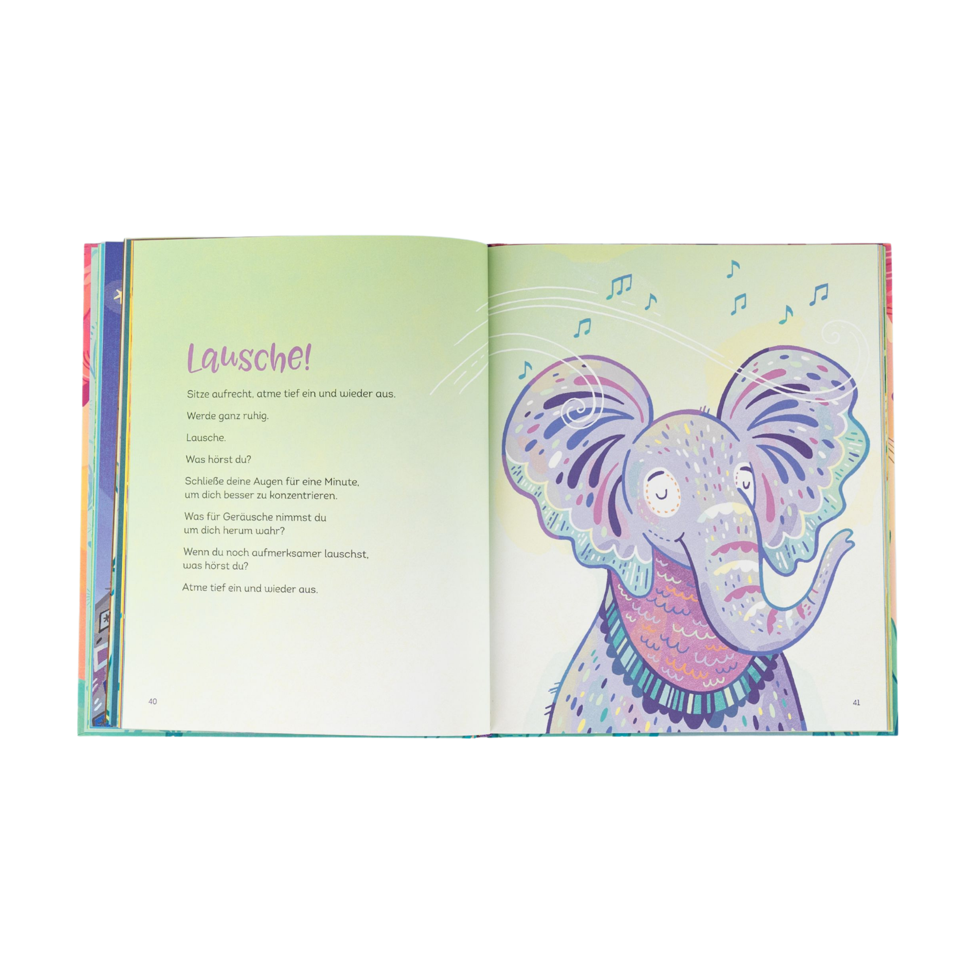 Eine illustrierte Doppelseite aus "Achtsam wie ein Bär" von Kira Willey zeigt auf einer Seite einen bunten Elefanten und einen Text mit grünem, musikalischem Hintergrund.