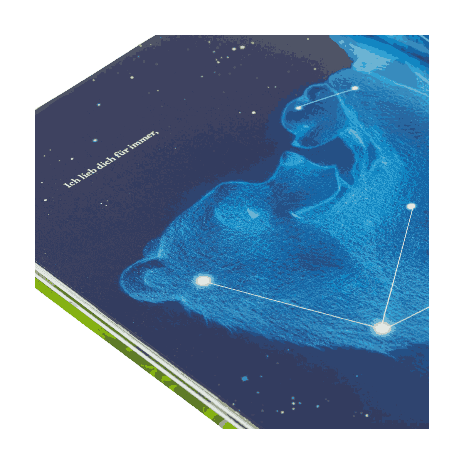 Eine Nahaufnahme einer Buchseite aus "Best of Vashti Harrison" vom Zuckersüß Verlag zeigt einen blauen Bären mit Sternbildlinien und Sternen auf seinem Körper vor einem sternenklaren Nachthimmel. Der Text lautet: "Ich liebe dich für immer" - perfekt für jedes Kinderzimmer.