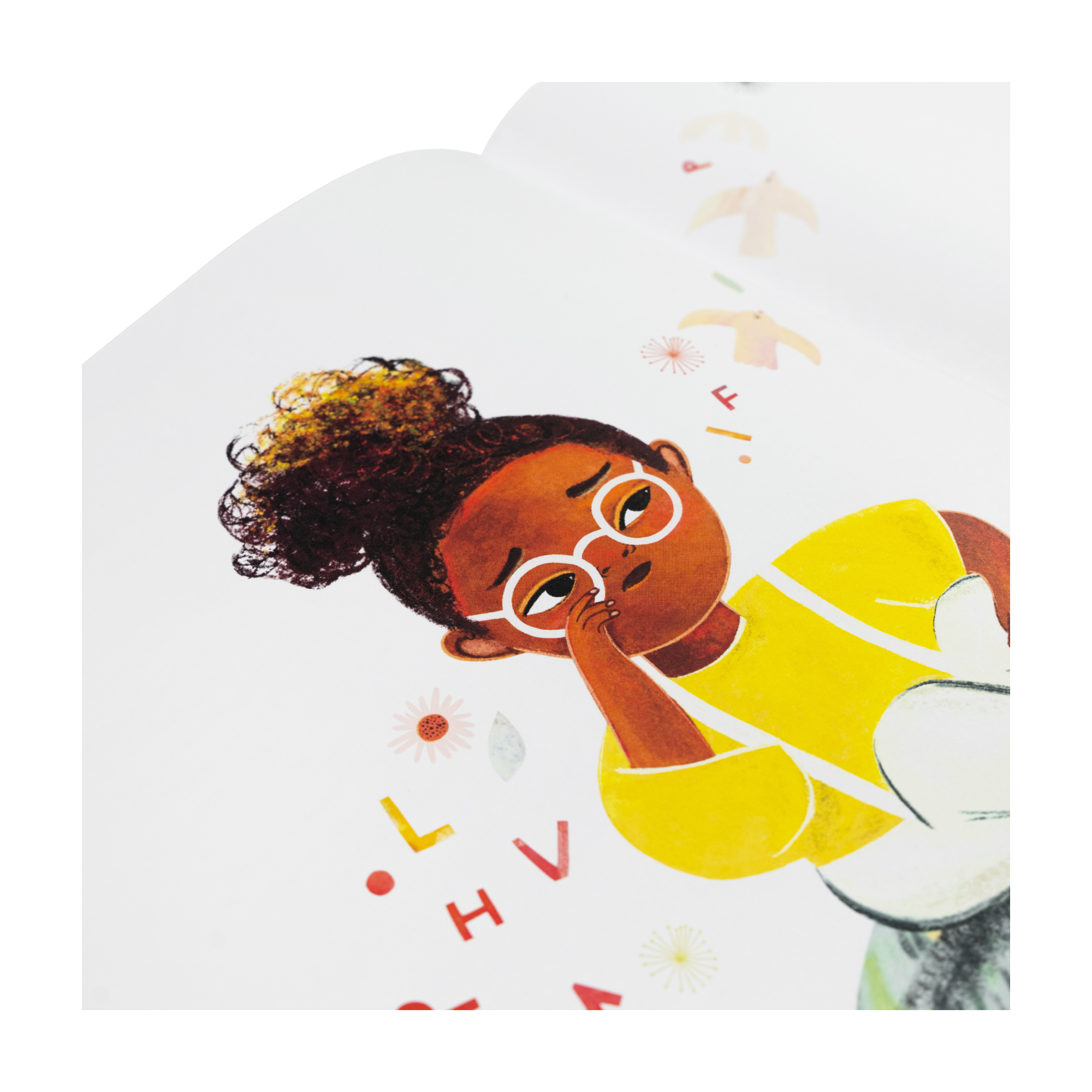 Illustration eines nachdenklichen jungen Kindes mit lockigen Haaren in einem Dutt, Brille und gelbem Hemd - umgeben von bunten Buchstaben und Formen. Aus dem Vorschul-Buch "Gib nicht auf!" von Jessica Sanders zum Lernen ohne Druck.