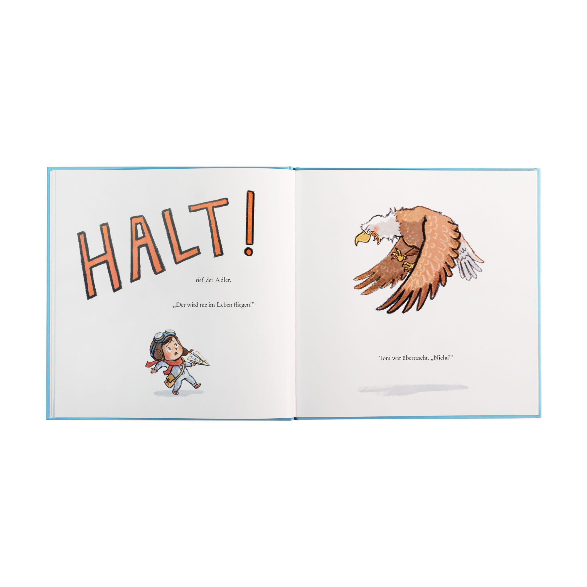 Ein aufgeschlagenes Bilderbuch „Meine Träume fliegen hoch“ zeigt das Kind Toni mit einem Papierflieger in der Hand, überrascht vom Ruf eines großen Adlers. Links steht in großen Buchstaben „HALT!“, rechts fliegt der Adler bedrohlich heran,